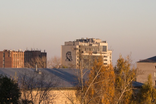 Барнаул. Портрет В. П. Чкалова на стене дома